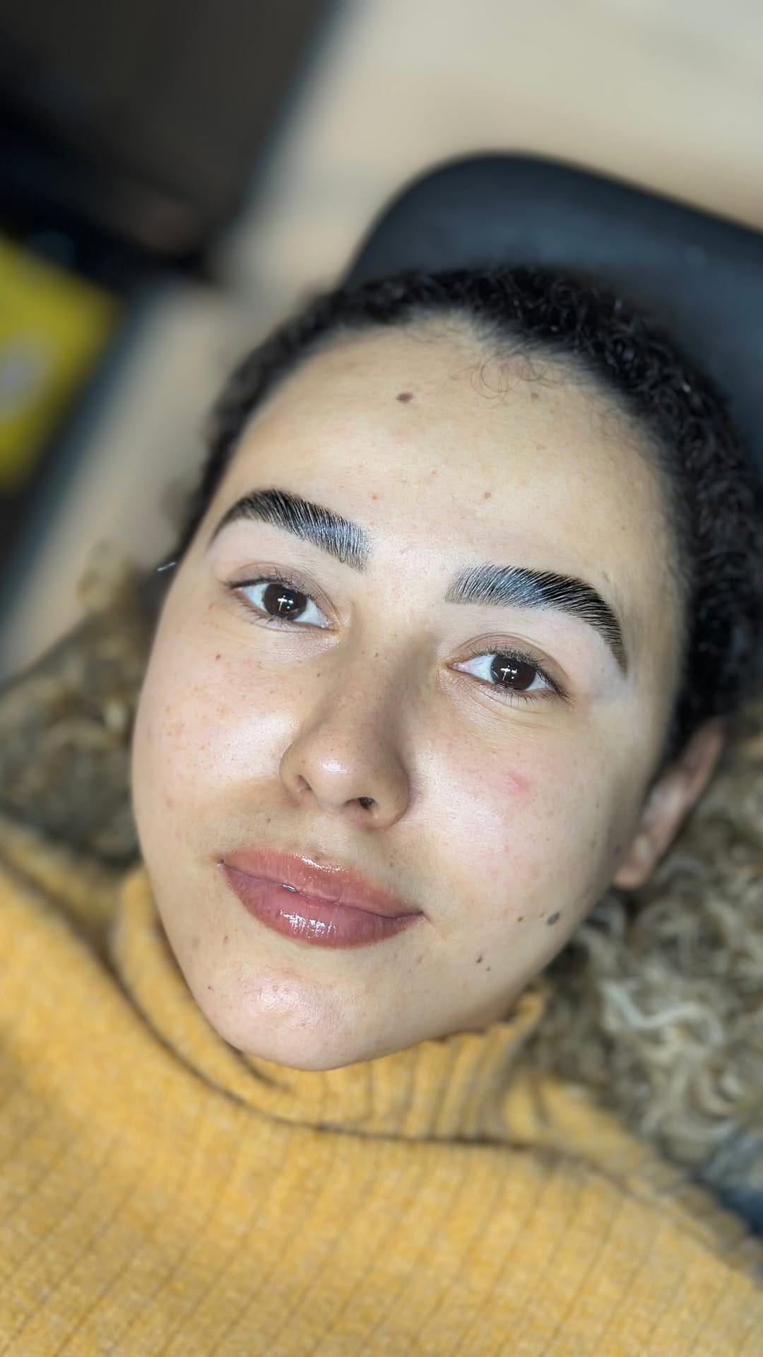 Post 3 by Jéssica Durski - Sobrancelha on Instagram (video)