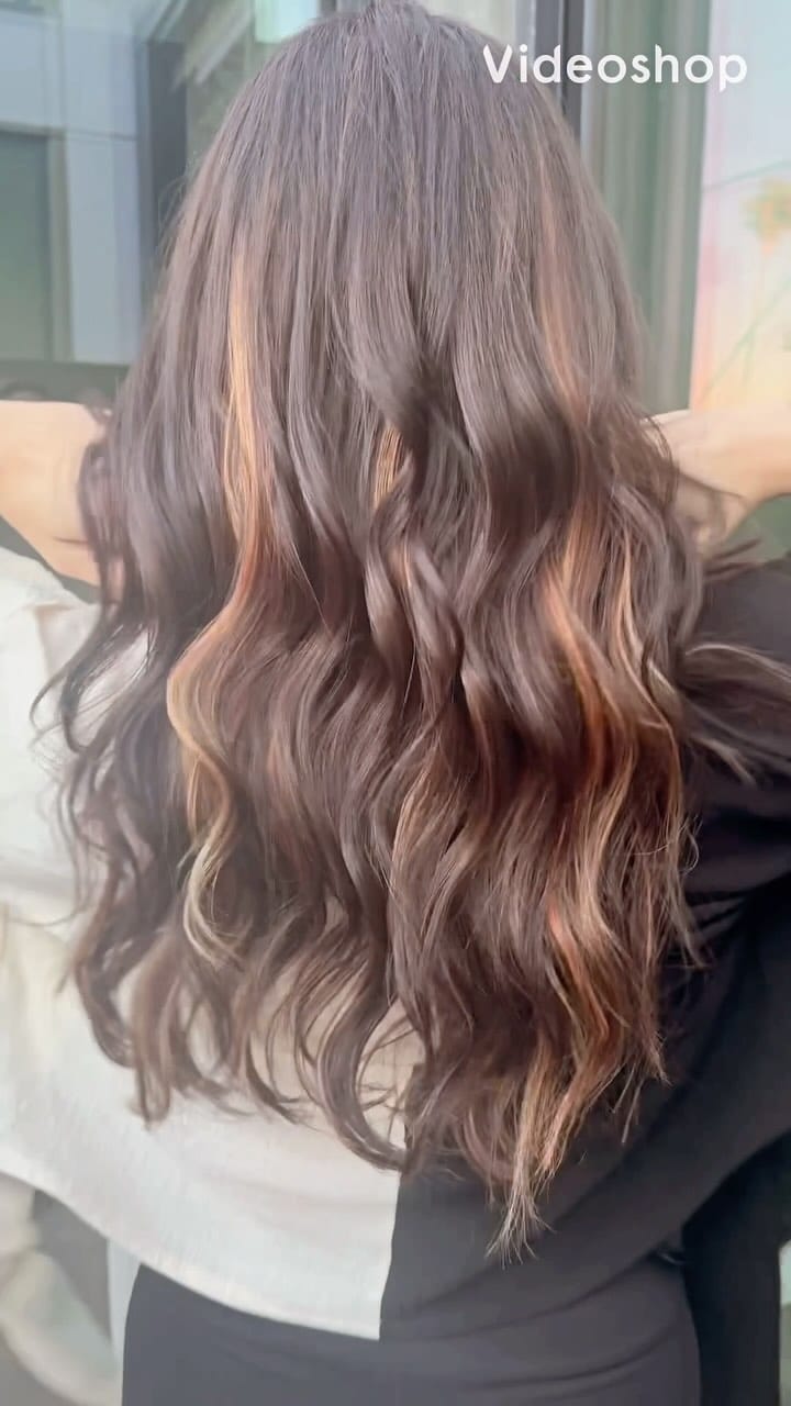 Post 4 by Josie kalbaklian™️HairArtist on Instagram (video)