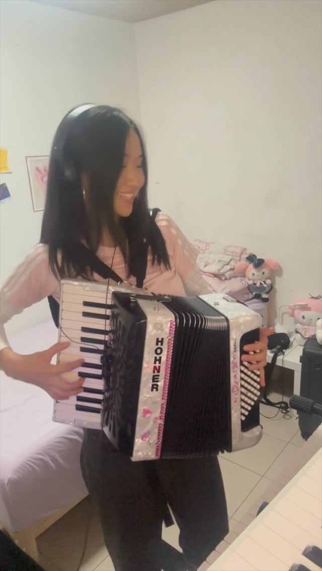 Post 5 by La Coreañera (Abigail Pak) on Instagram (video)