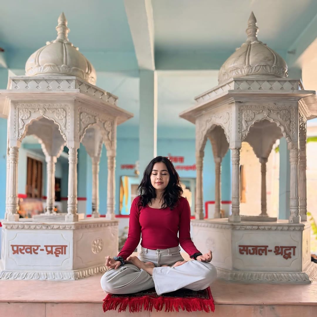 Post 4 by Kavita Mishra | YOGA TEACHER🕉️ on Instagram (image)