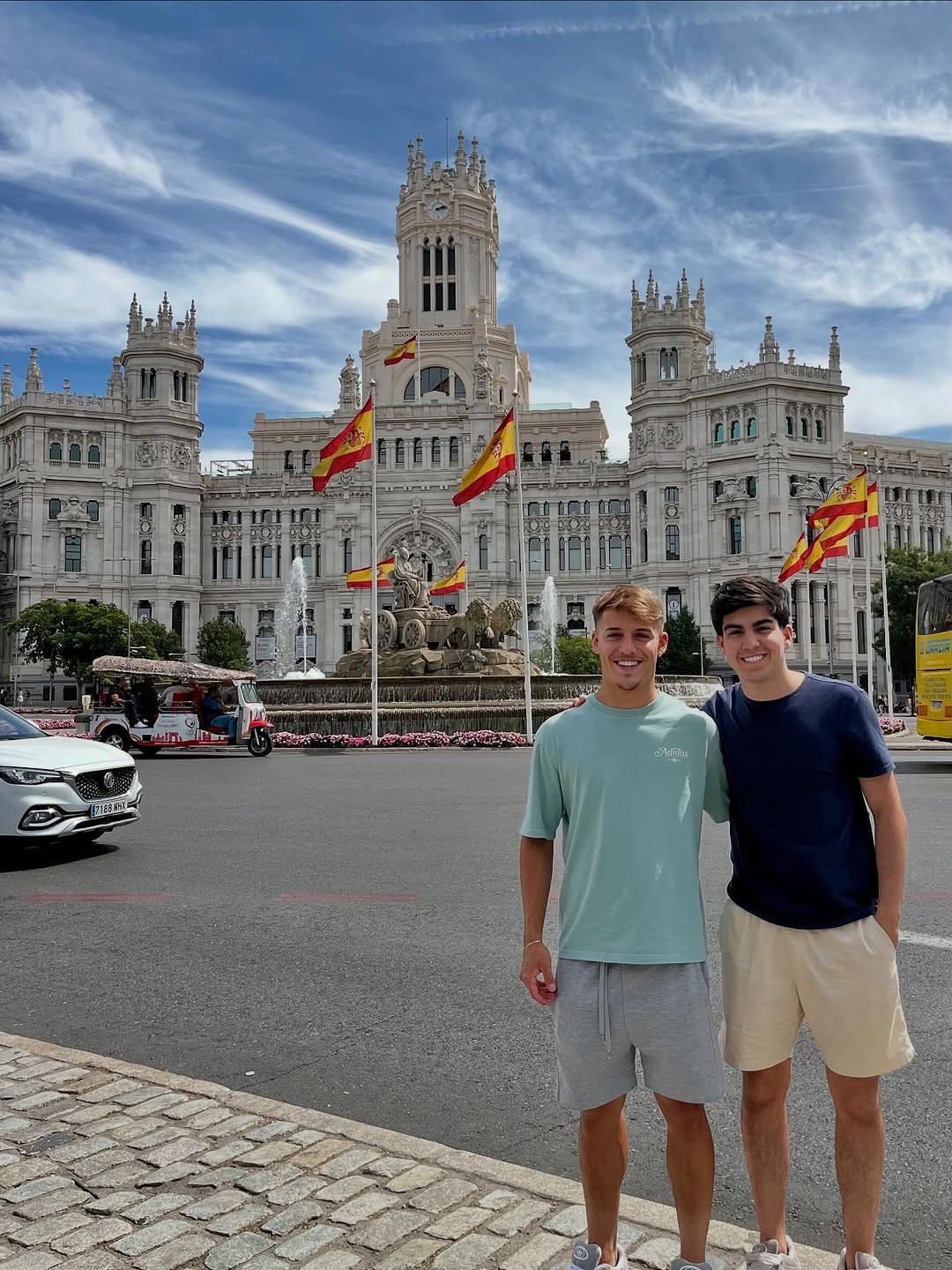Post 10 by GUILHERME ZIMOVSKI on Instagram (carousel)