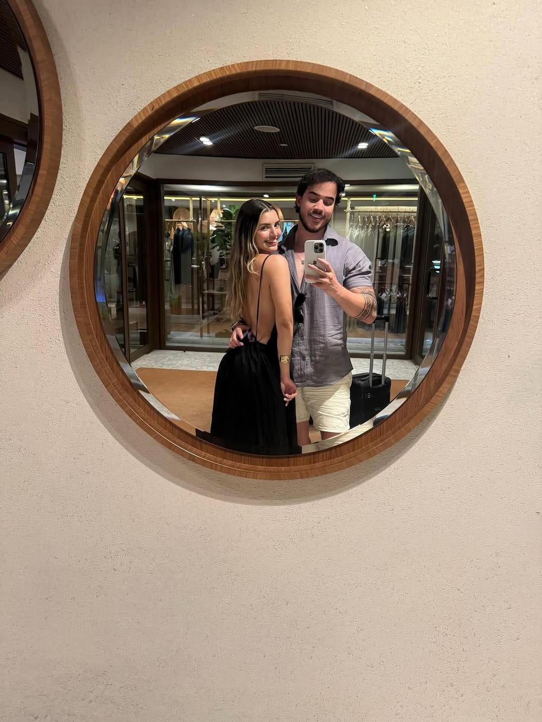 Post 10 by Lana Araújo on Instagram (carousel)