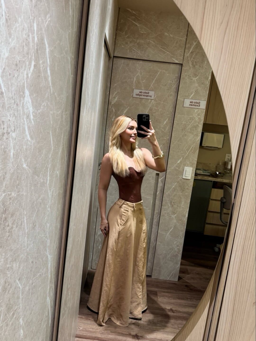 Post 8 by Lana Araújo on Instagram (carousel)