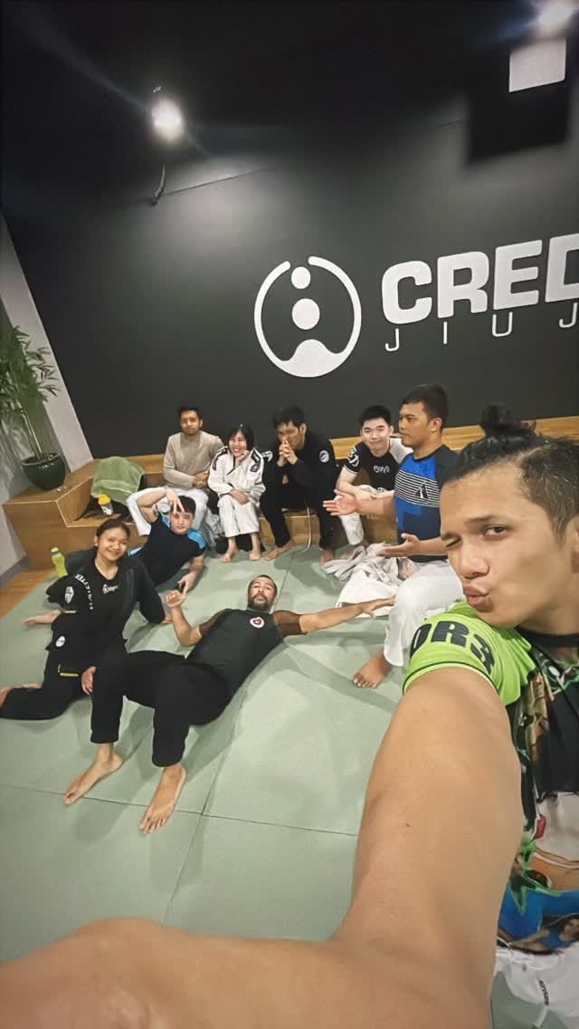 Post 8 by Ronaldo Valentino Oostervink on Instagram (video)