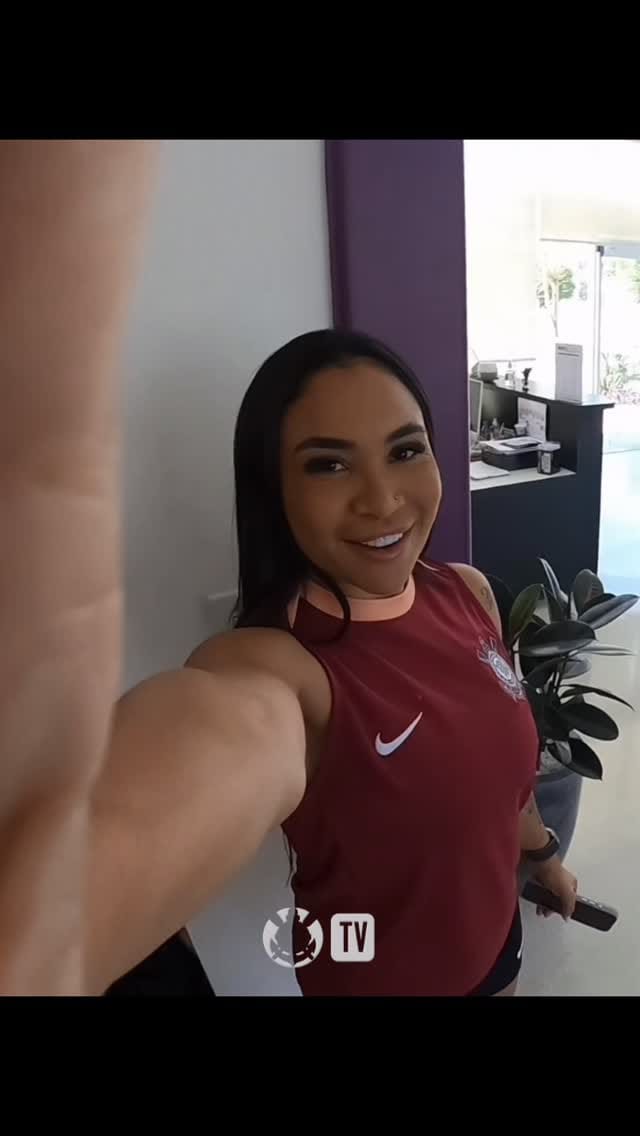 Post 6 by Thais Regina on Instagram (video)