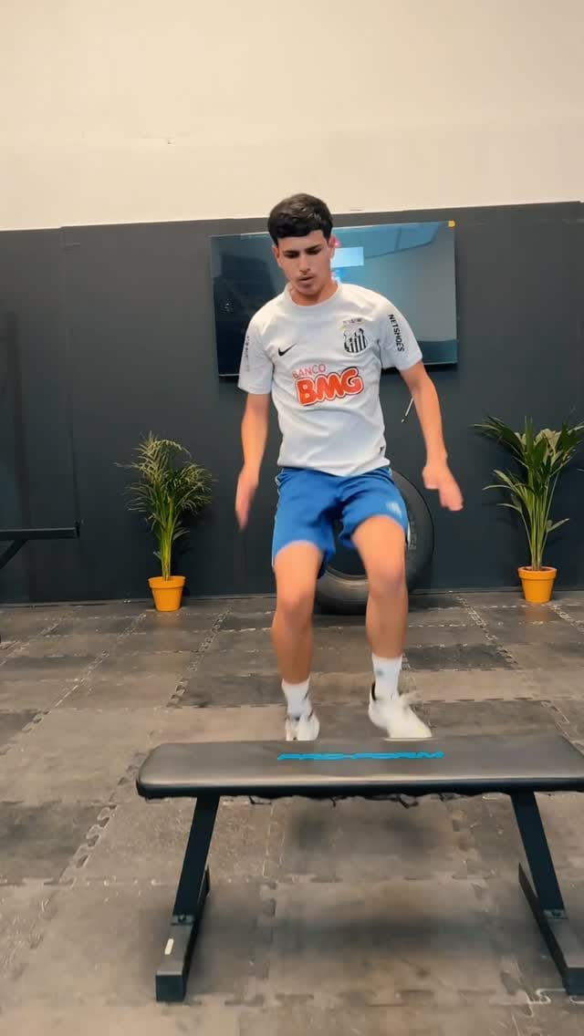 Post 9 by 🅾🆆🅴🅽 🆁🅾🅼🅰🅽 on Instagram (video)