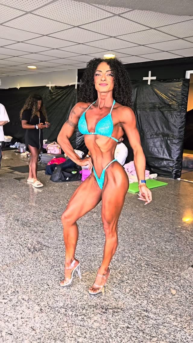 Post 2 by 𖥸Amanda Padilha𖥸 on Instagram (video)