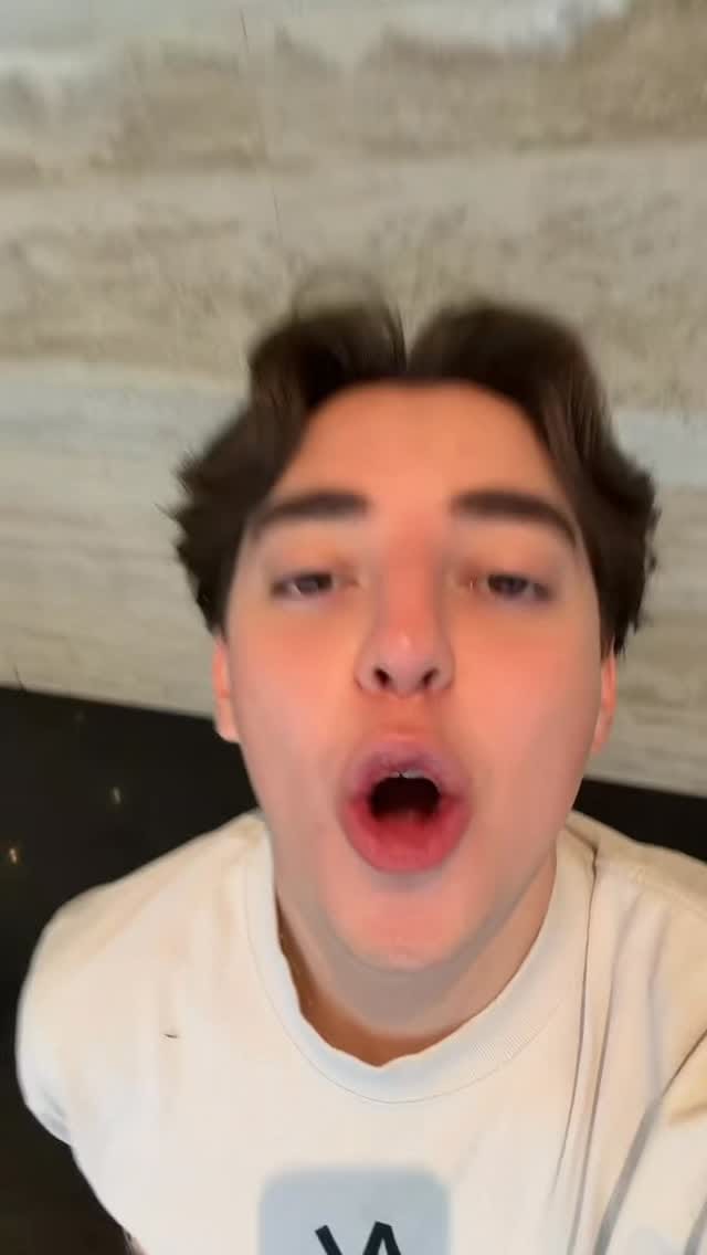 Post 7 by Leonardo Pizaña on Instagram (video)