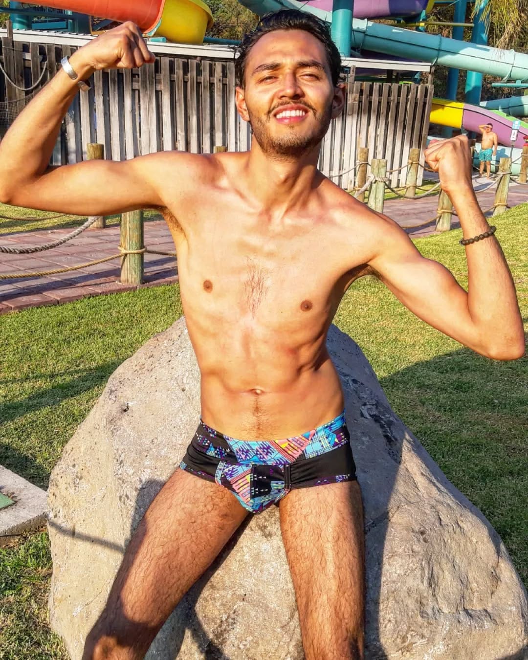 Post 8 by Angel Salvador Maya on Instagram (image)
