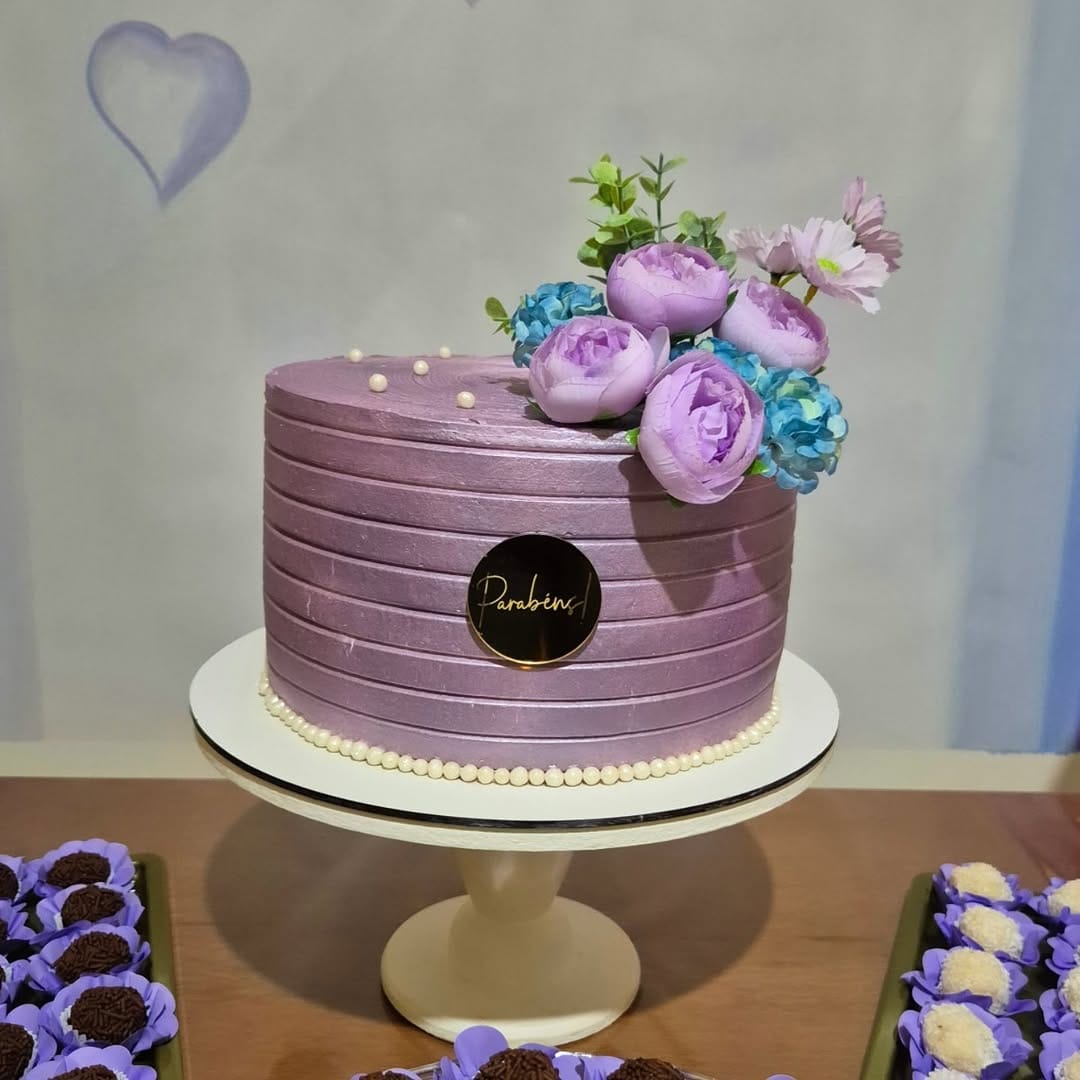 Post 4 by Meire.Cakes on Instagram (image)