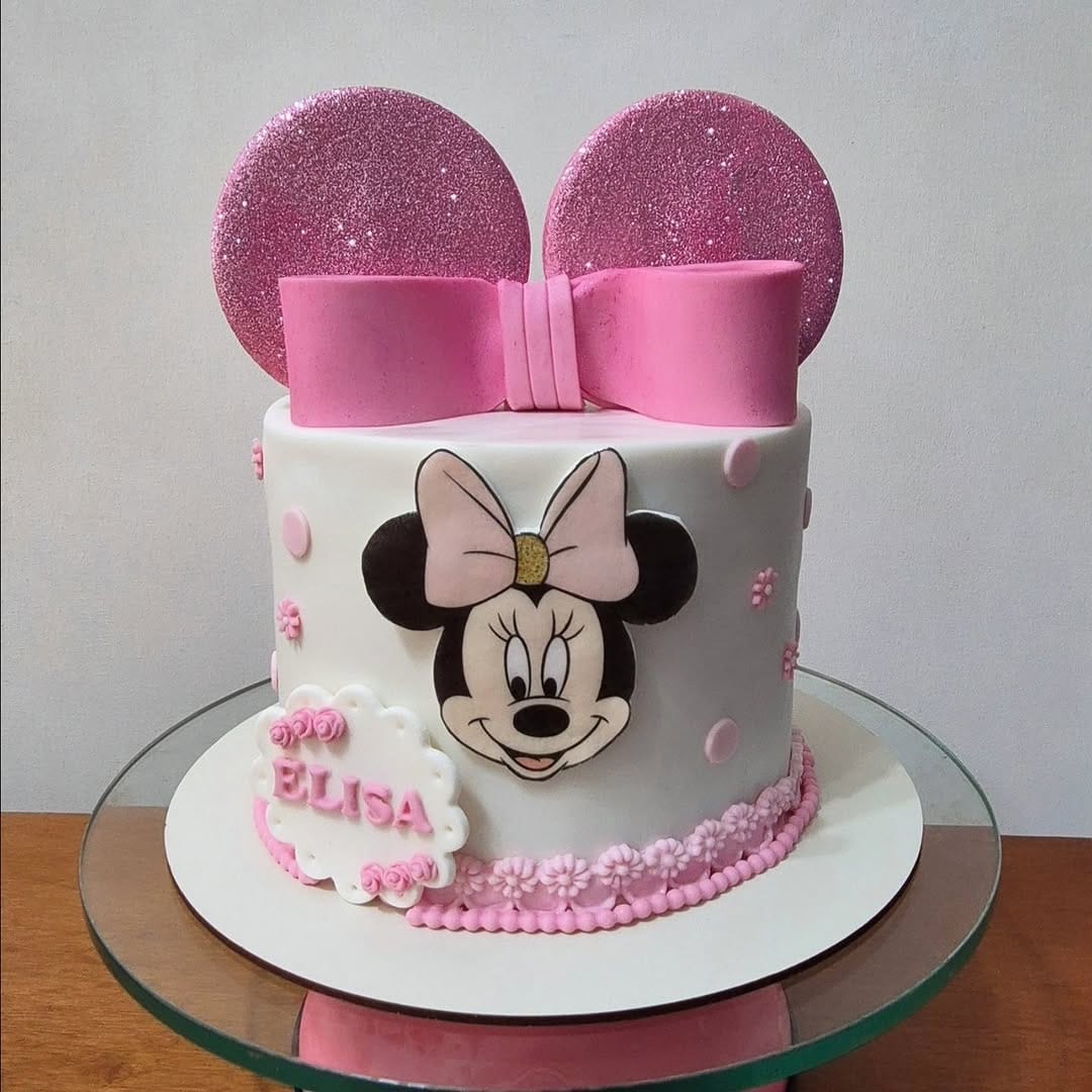 Post 1 by Meire.Cakes on Instagram (image)