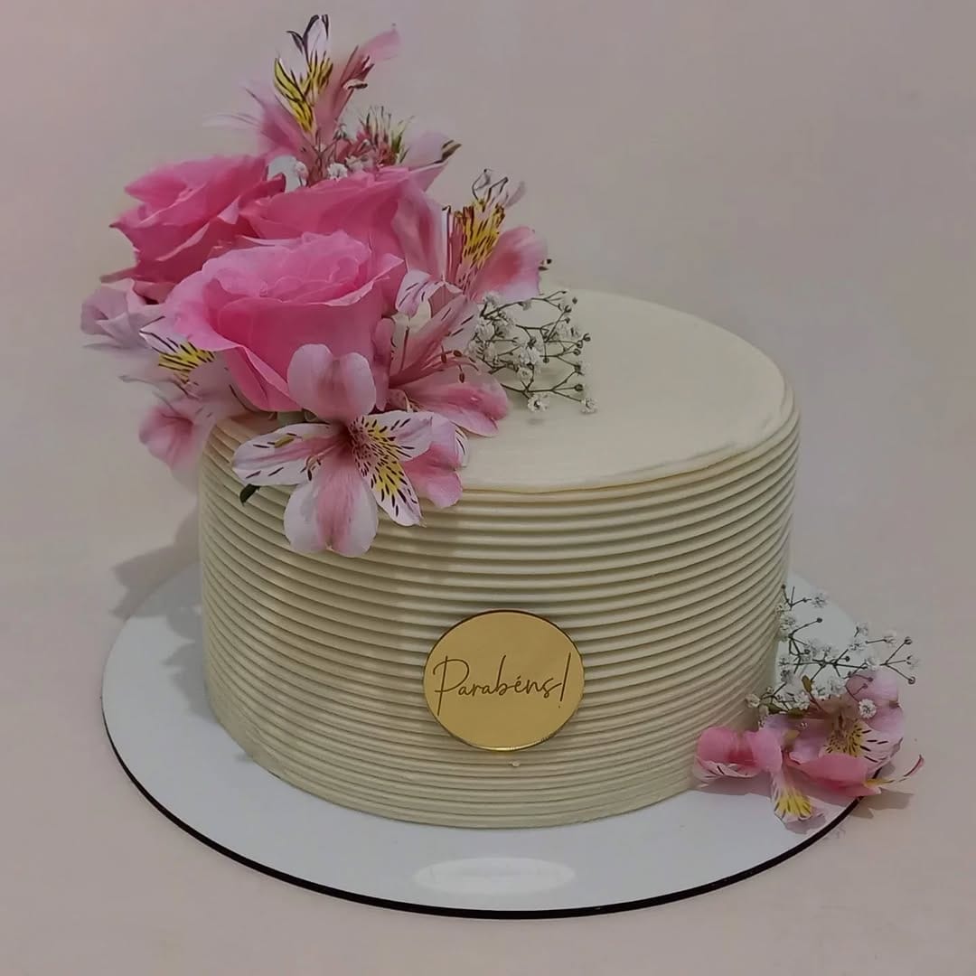 Post 6 by Meire.Cakes on Instagram (image)