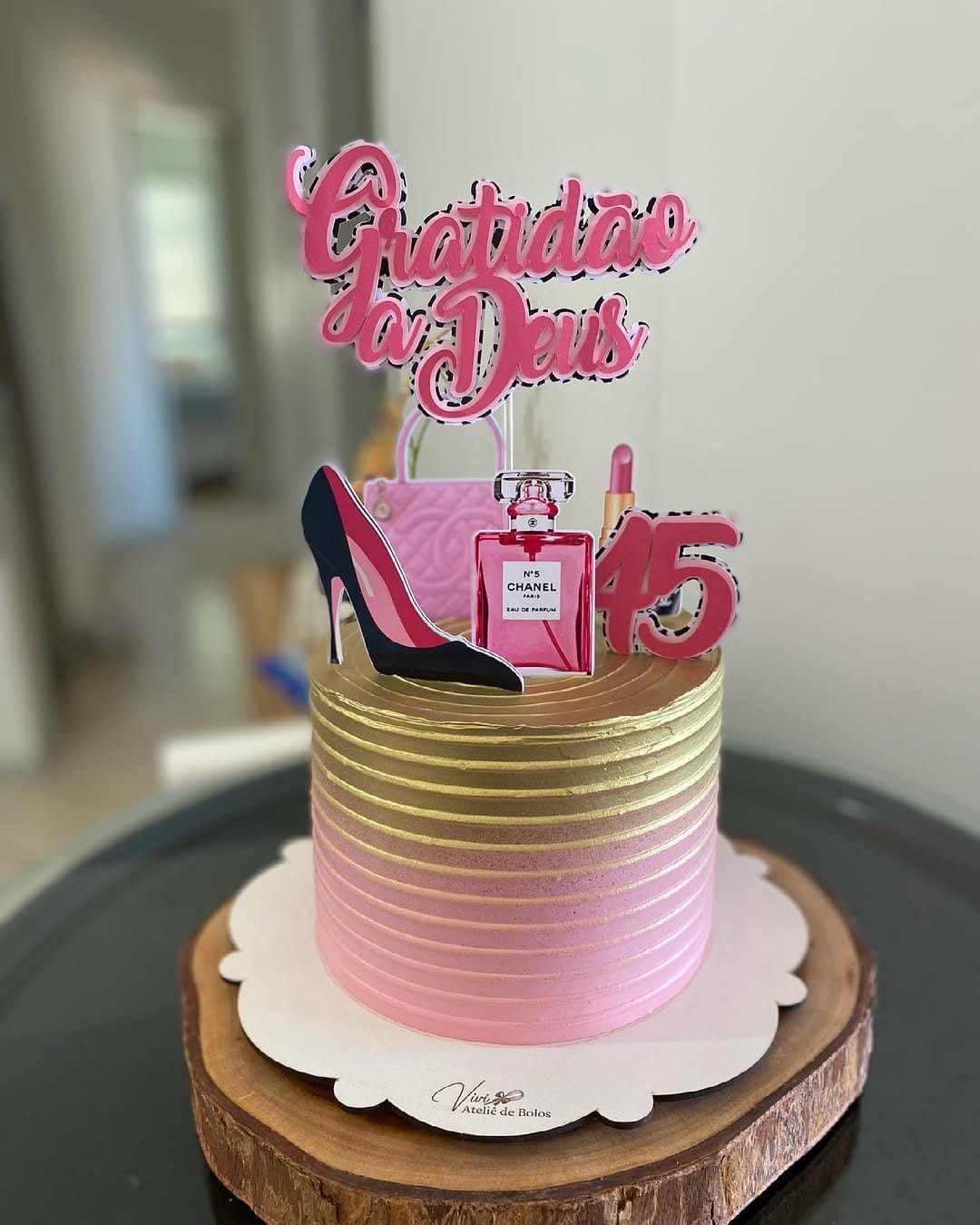 Post 3 by Bolos Personalizados on Instagram (image)
