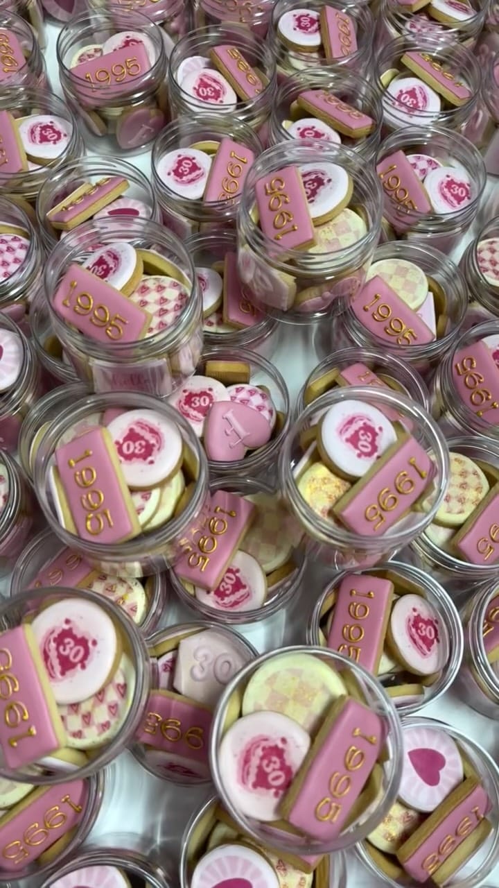 Post 1 by 🍪Sonia Ji Young / Biscoitos Decorados on Instagram (video)