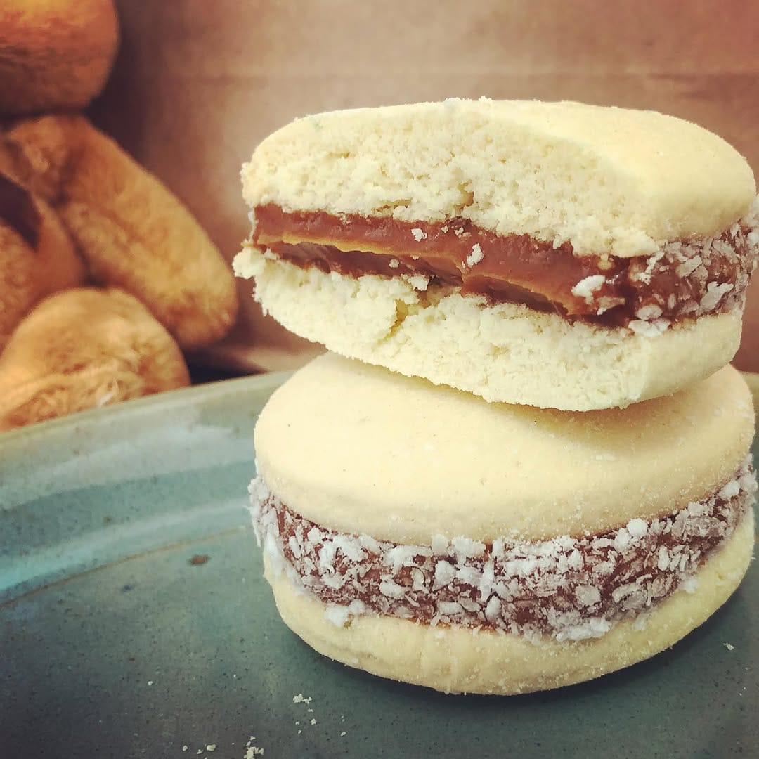 Post 5 by Alfajor Manolo on Instagram (carousel)