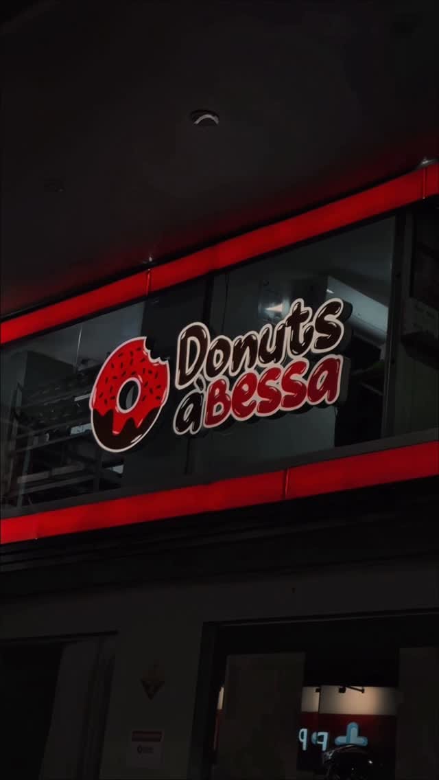 Post 5 by Donuts À Bessa on Instagram (video)