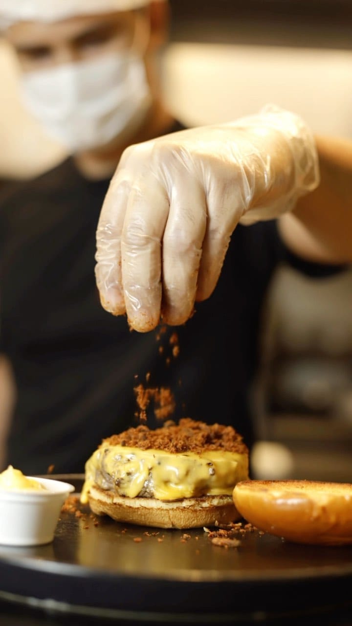Post 7 by Faaca Burger & Parrilla on Instagram (video)