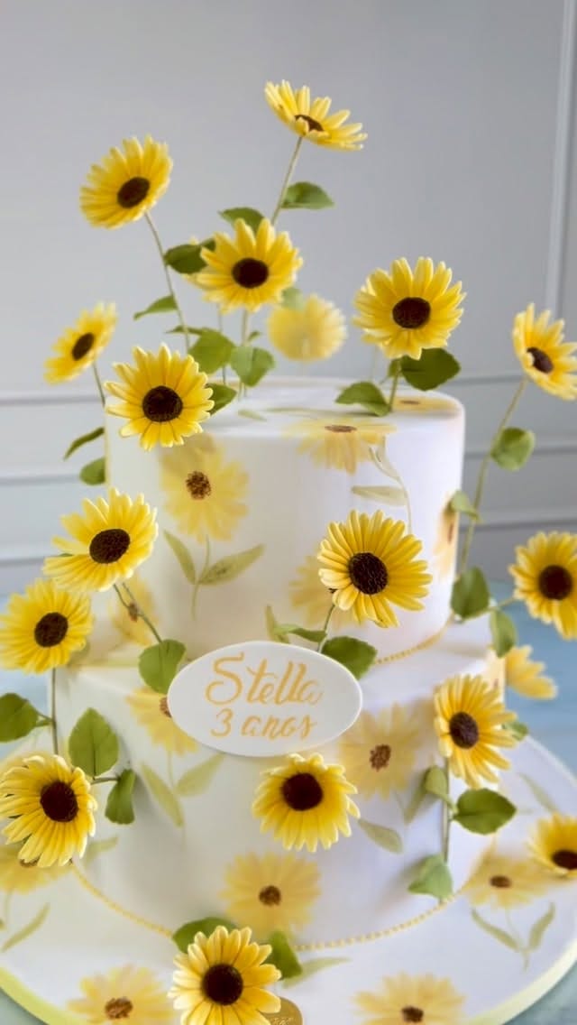 Post 6 by Marjo Cakes on Instagram (video)