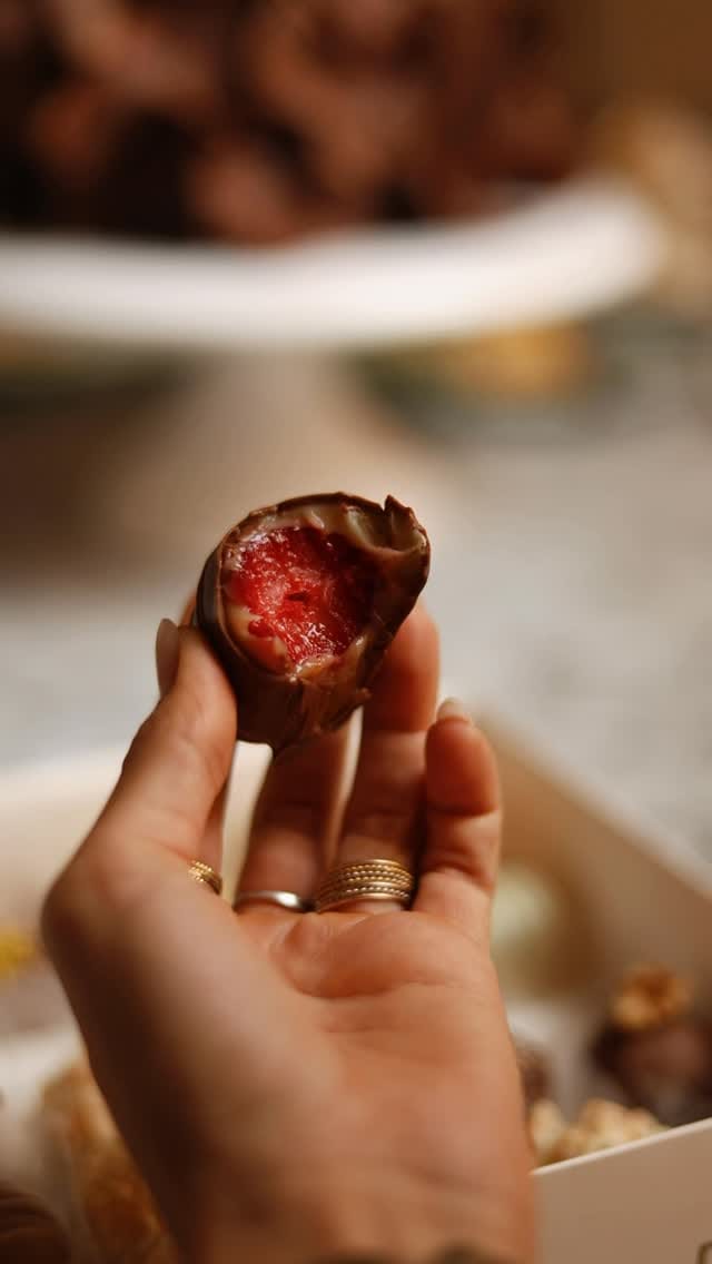Post 6 by Tatiana Barros Cake and Sweet on Instagram (video)
