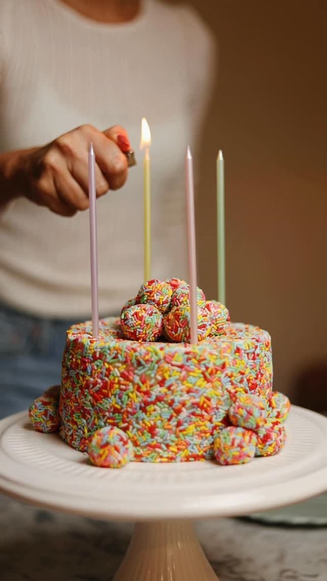 Post 3 by Tatiana Barros Cake and Sweet on Instagram (video)