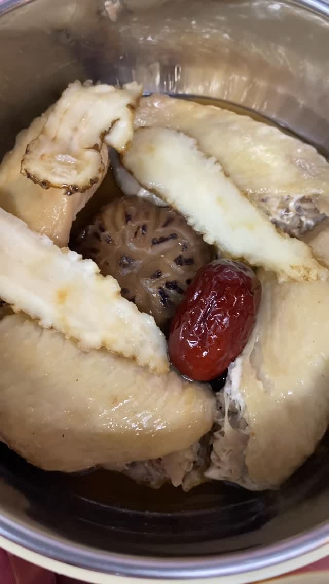Post 1 by Mama J’s Confinement Food on Instagram (video)
