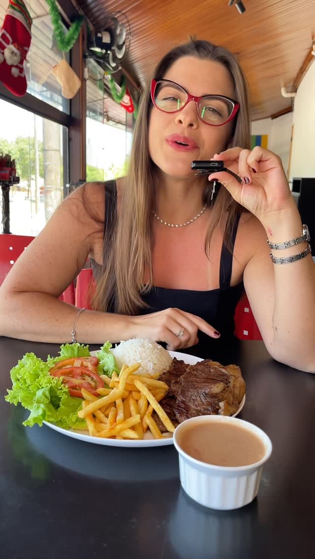Post 6 by Lelo's Burger & Grill on Instagram (video)