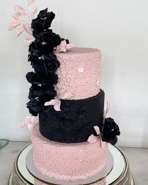 Post 10 by Confeitaria /Modelados /Buffet on Instagram (carousel)