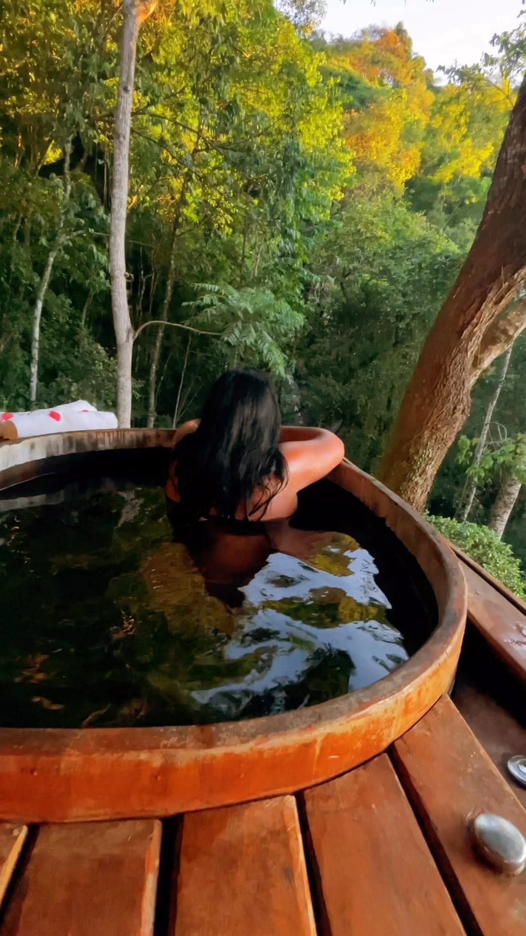 Post 6 by Nathália Dulce on Instagram (video)