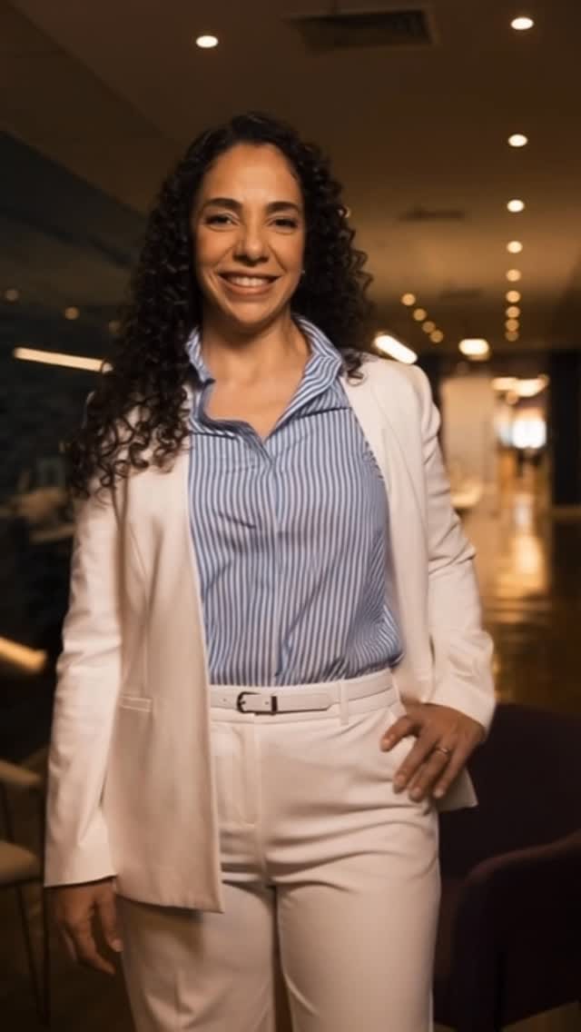 Post 10 by Aline Carvalho on Instagram (video)