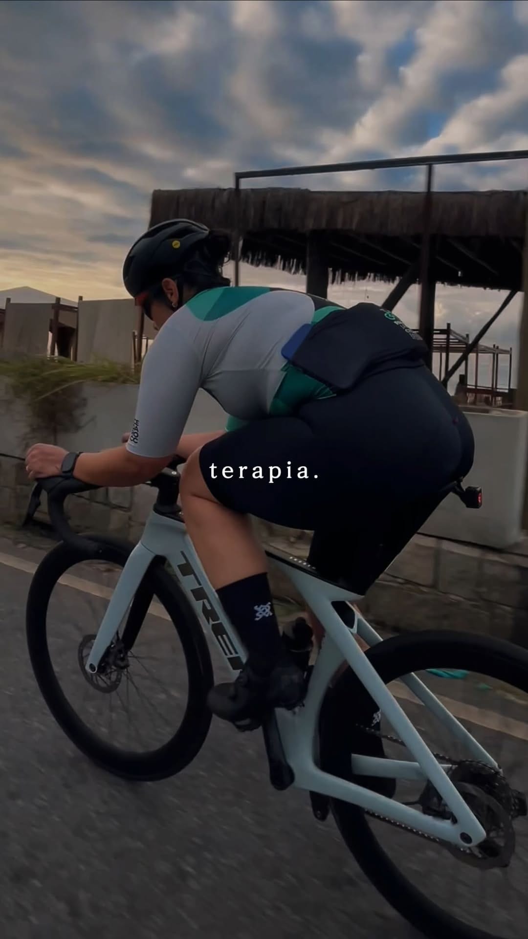 Post 7 by Aline Carvalho on Instagram (video)