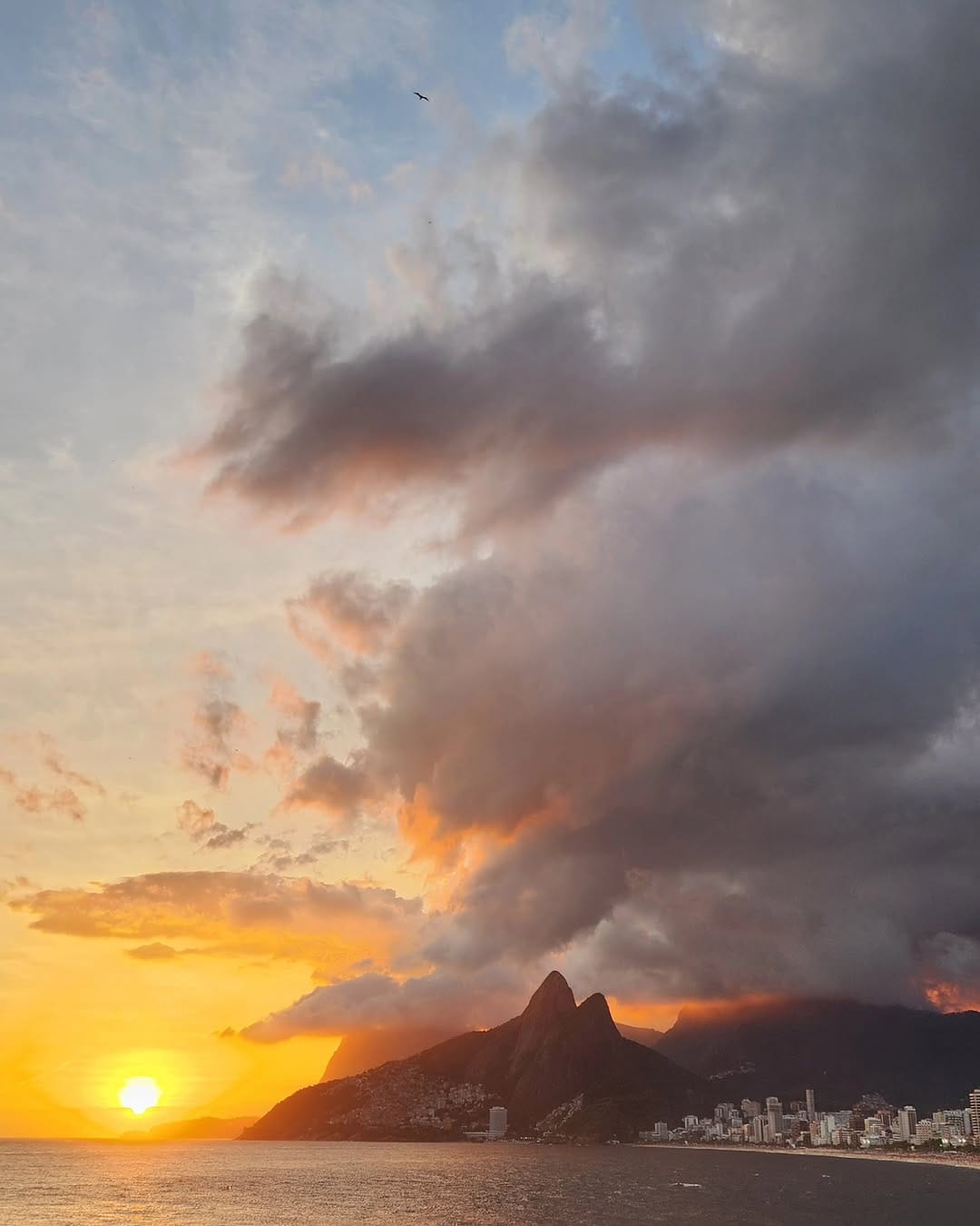 Post 10 by Ralph Lenard on Instagram (image)