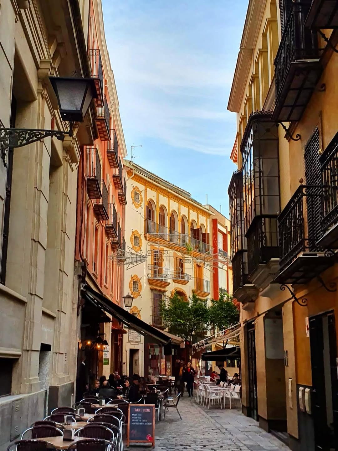 Post 10 by Rodrigo Aquino on Instagram (image)