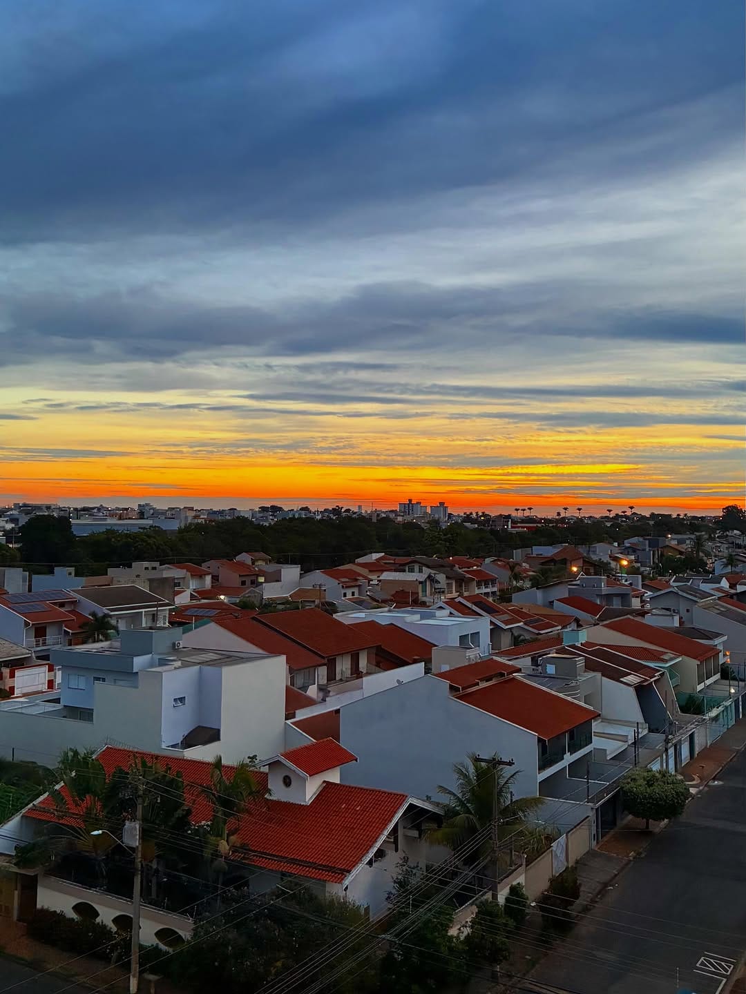 Post 3 by Rodrigo Aquino on Instagram (image)