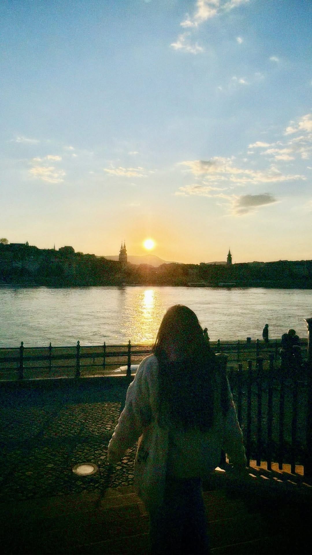 Post 2 by CAMILA FARIA on Instagram (video)