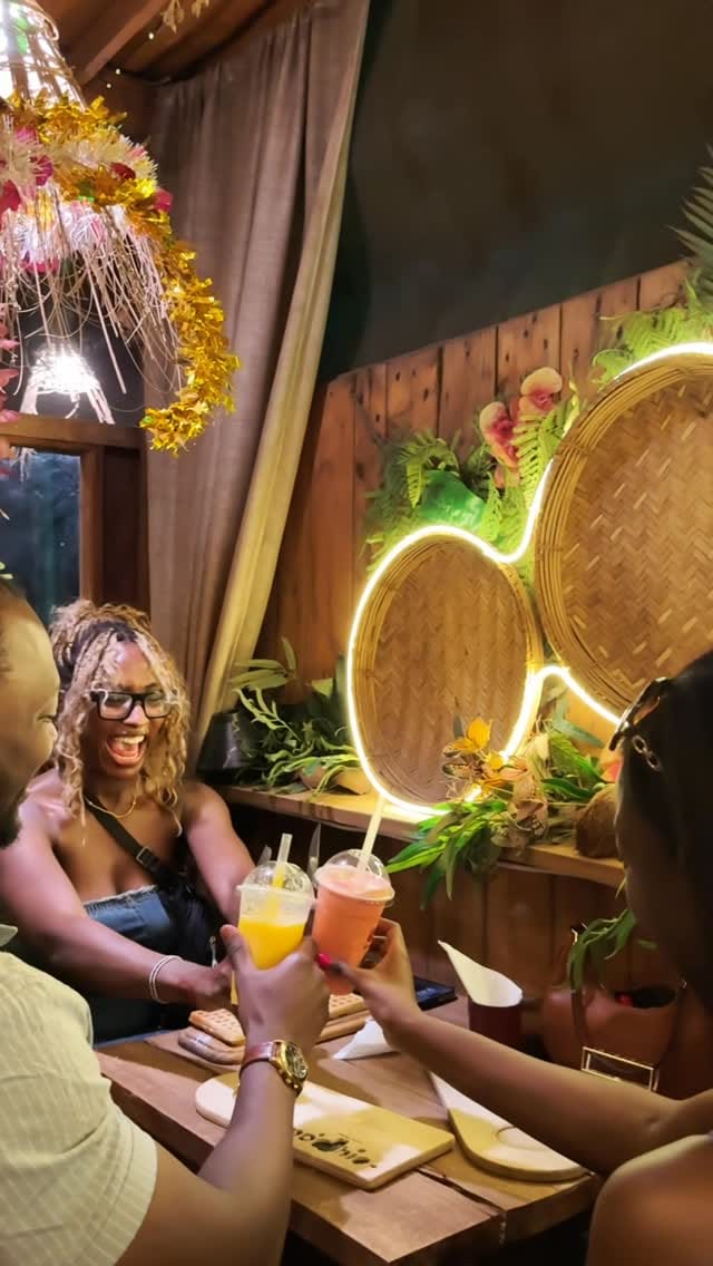 Post 1 by Mr & Mrs Blanc 👩🏾‍❤️‍💋‍👨🏾 on Instagram (video)