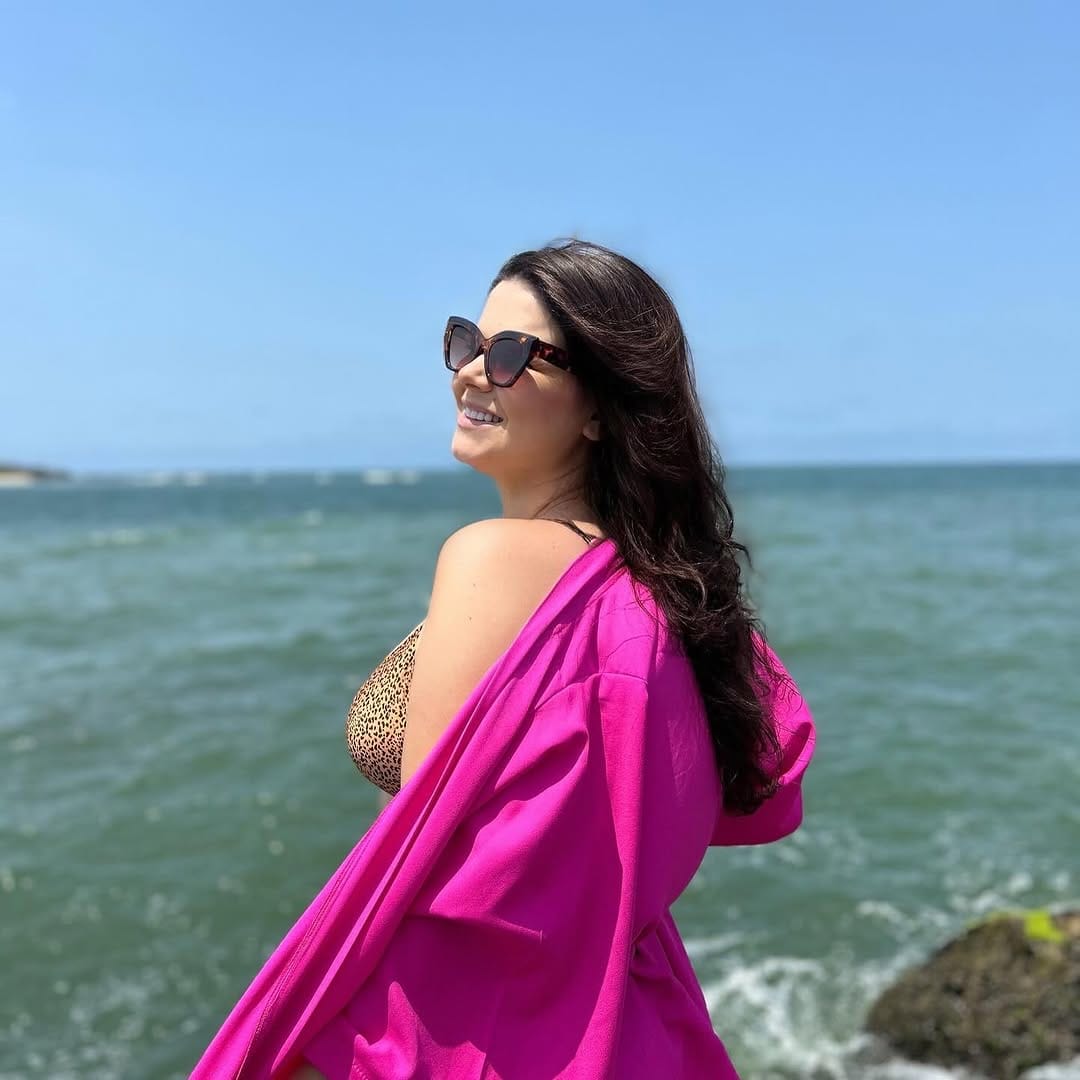 Post 9 by Camila Lopes on Instagram (carousel)