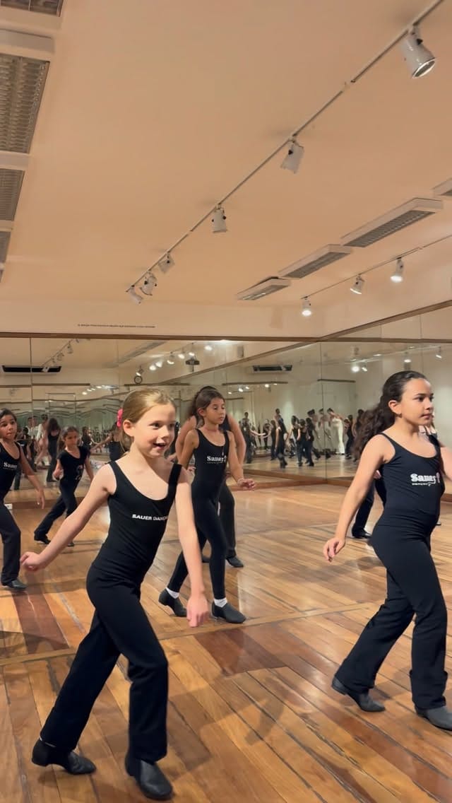 Post 5 by @sauer_dancas on Instagram (video)