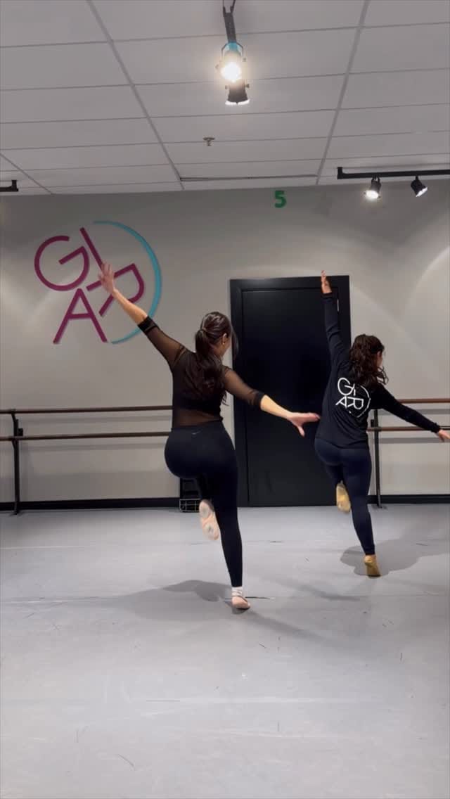 Post 4 by GIRA CENTRO DE DANÇA on Instagram (video)