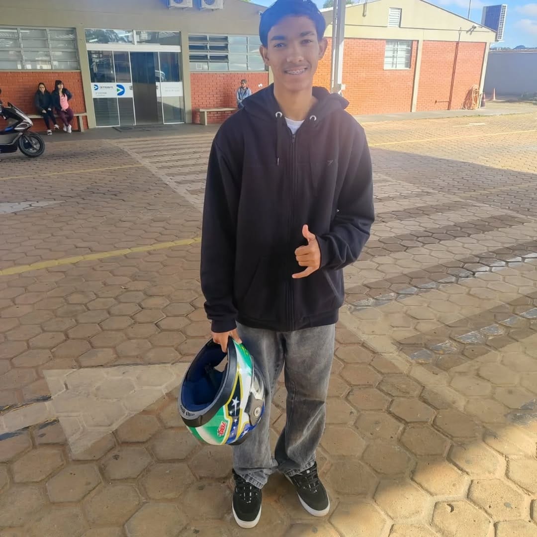 Post 1 by AUTOESCOLA LONDRINENSE on Instagram (carousel)
