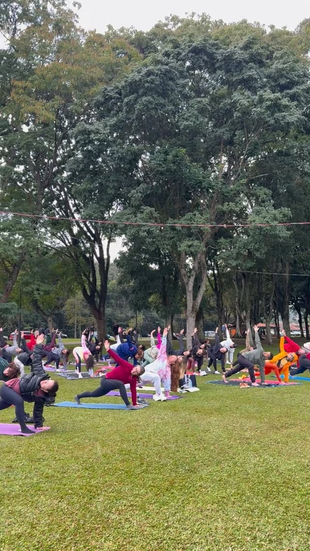Post 4 by Yoga no Parque on Instagram (video)