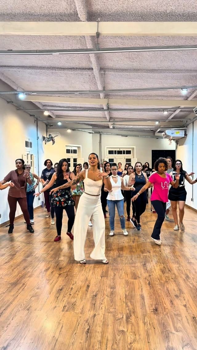 Post 8 by UNO Espaço Criativo de Dança on Instagram (video)