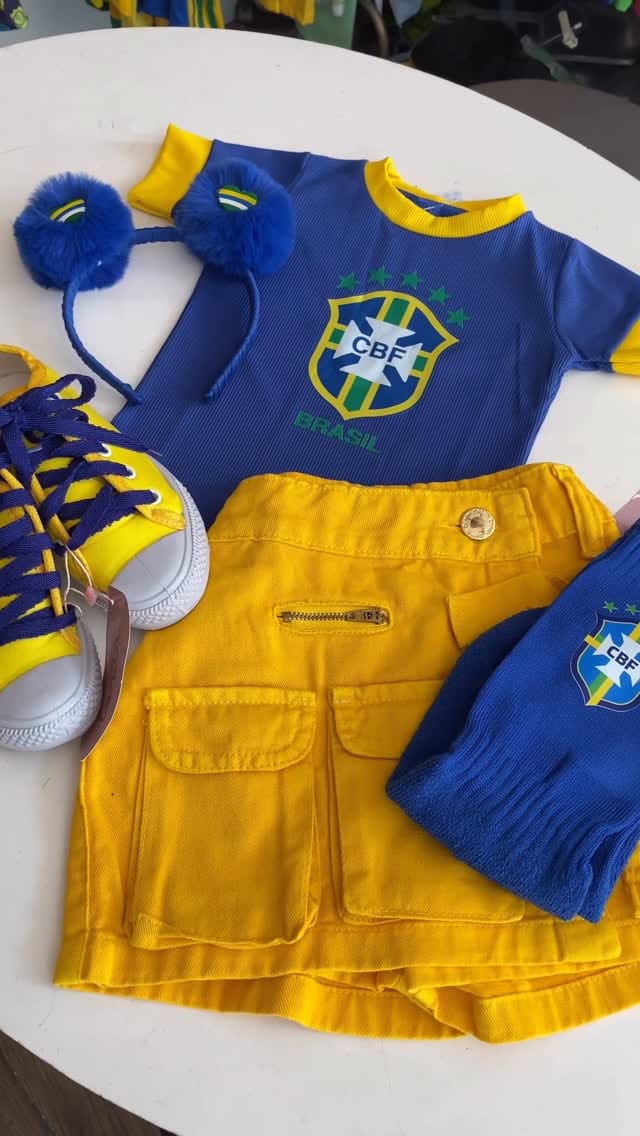 Post 10 by ᒪOᖇITᗩ on Instagram (video)