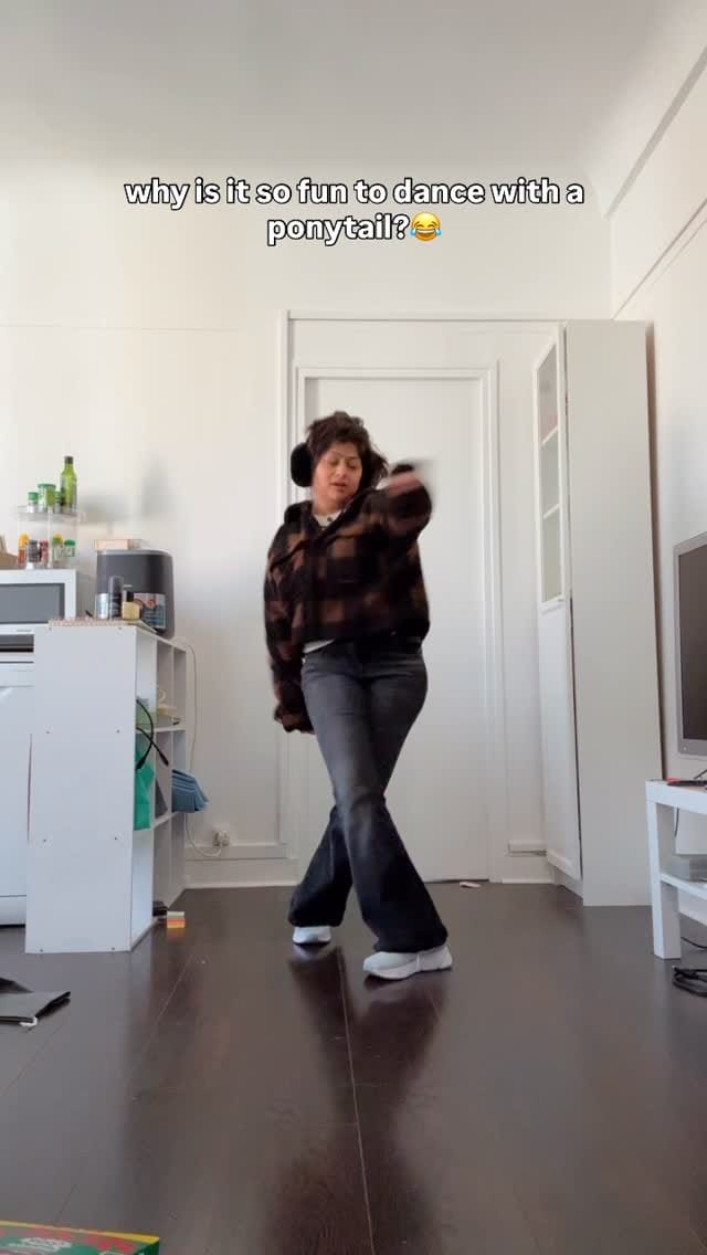 Post 1 by Varsha N - Singer | Dancer | Traveller on Instagram (video)