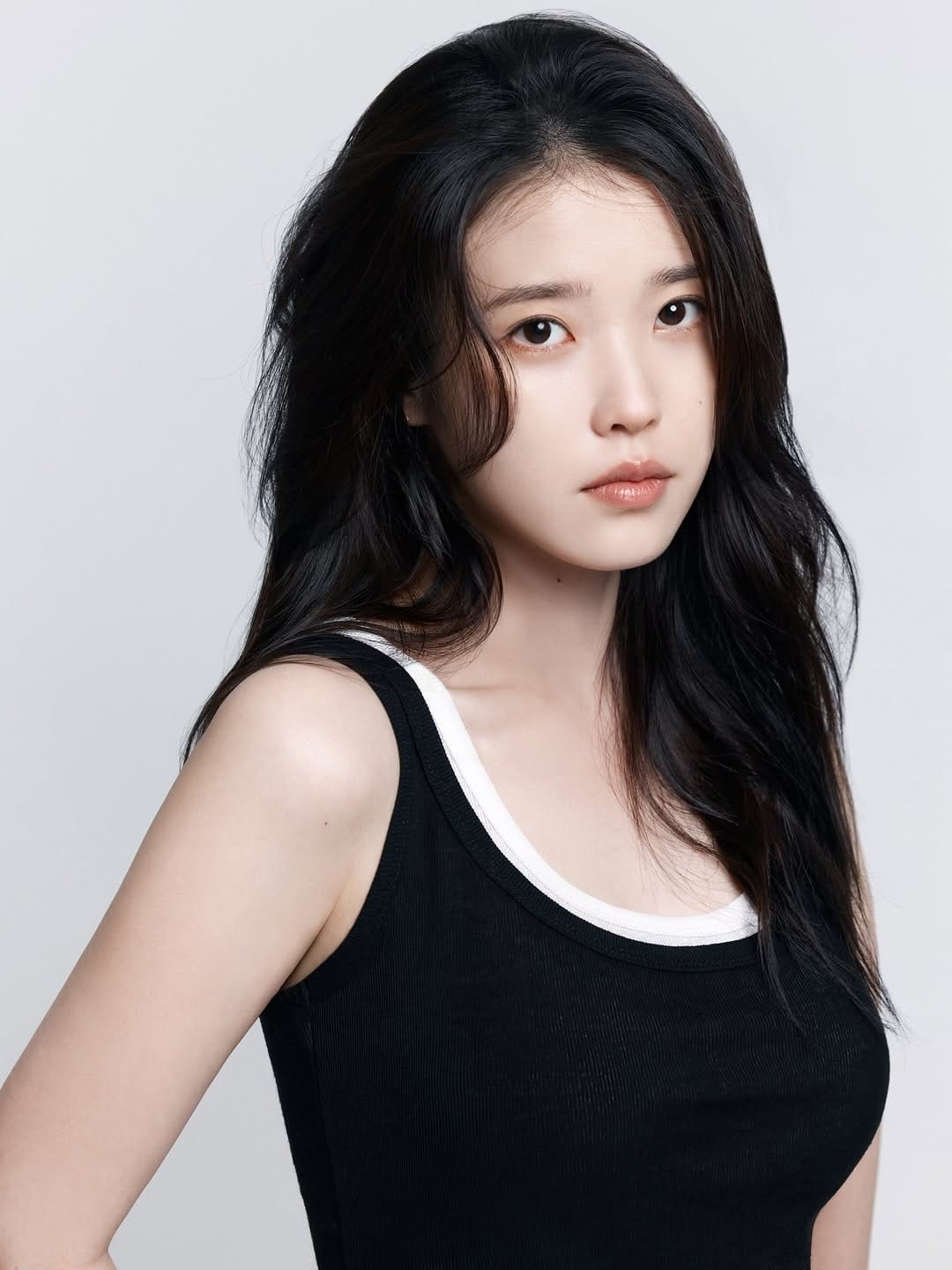 Post 5 by IU (아이유) ※ 이지은·李知恩·Leejieun on Instagram (carousel)