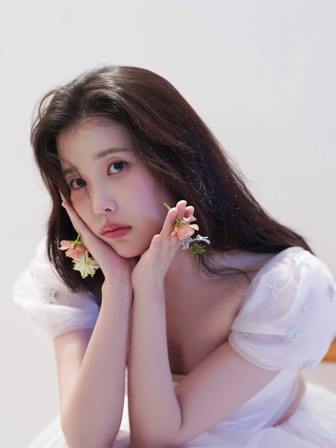 Post 3 by IU (아이유) ※ 이지은·李知恩·Leejieun on Instagram (carousel)