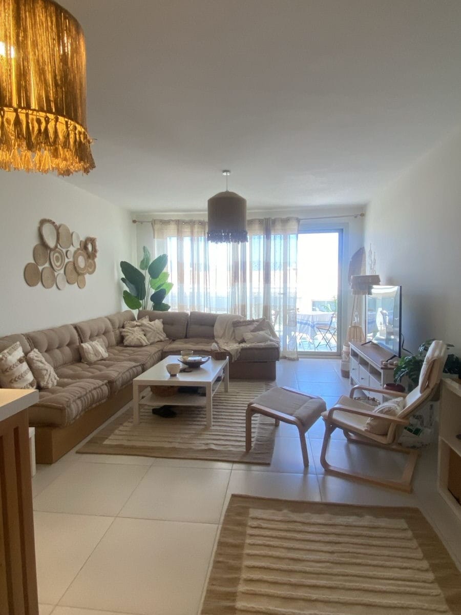 Post 6 by RENTAL HUB on Instagram (carousel)