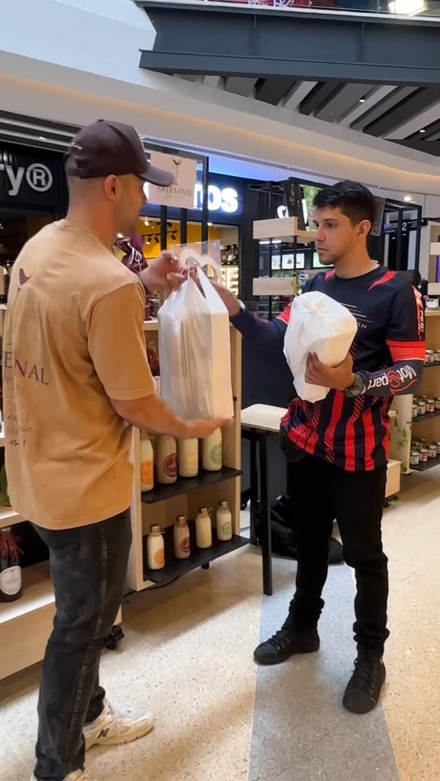 Post 2 by Artesanal Drinks on Instagram (video)