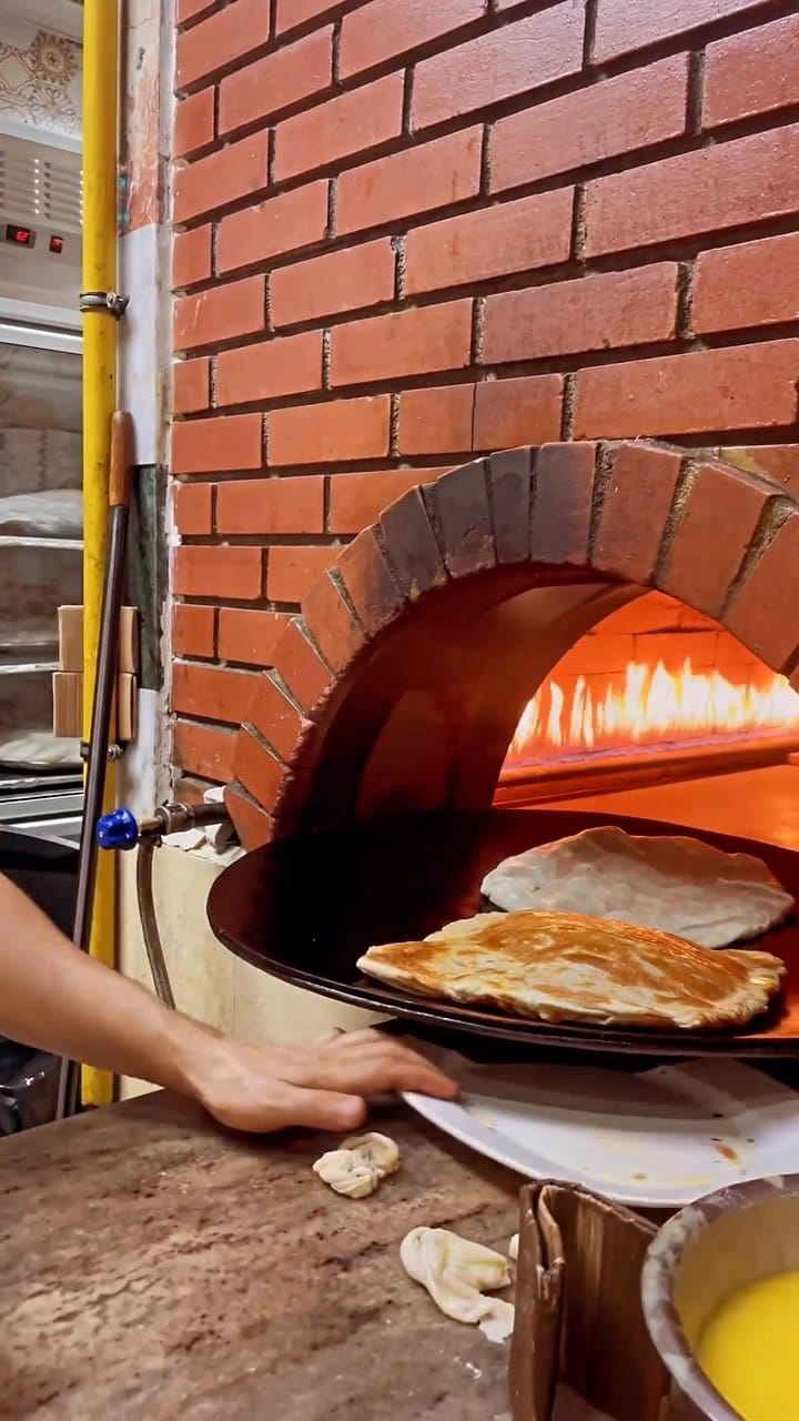 Post 10 by Dubai Food Blogger on Instagram (video)