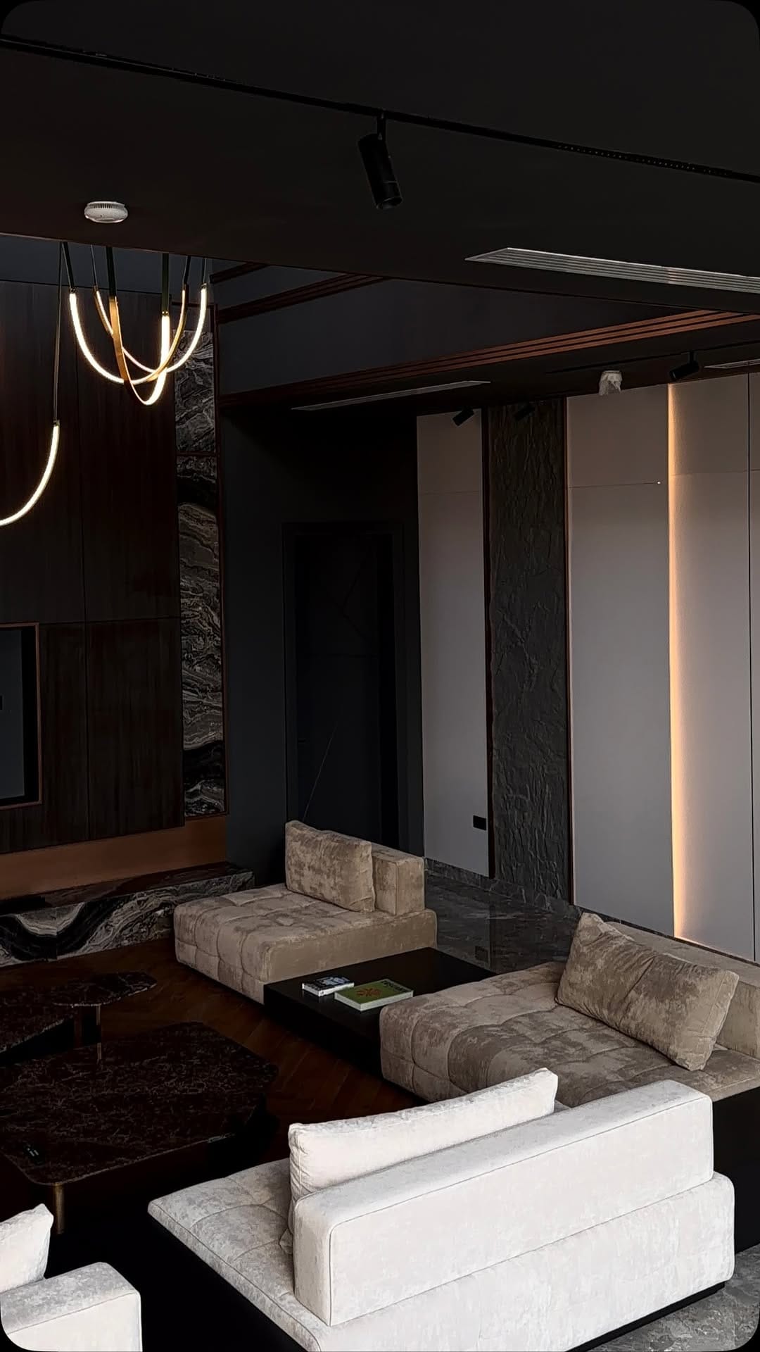 Post 6 by Trendy Innovations Interiors on Instagram (video)