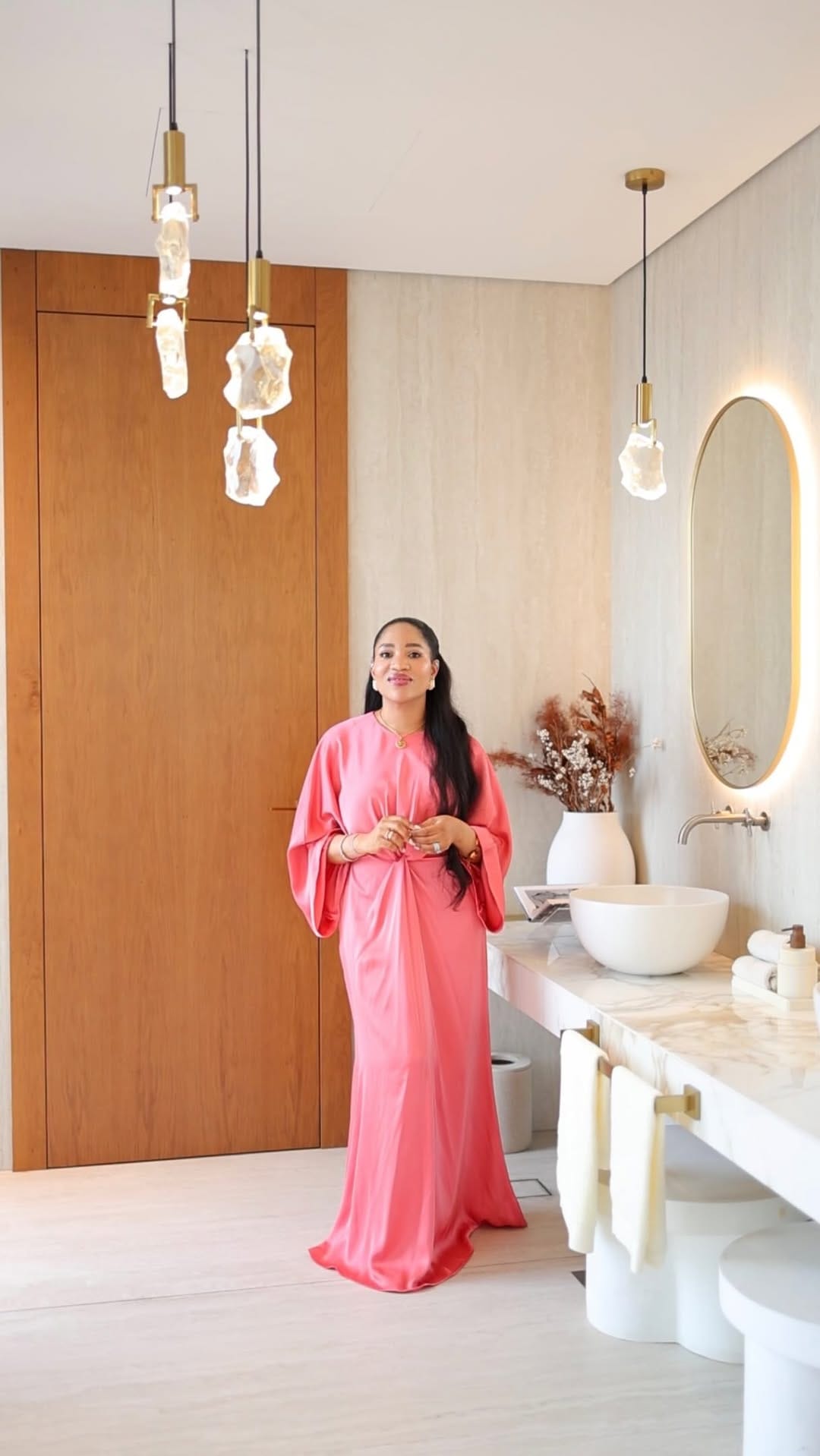 Post 3 by Christelle Afana Fonkem on Instagram (video)